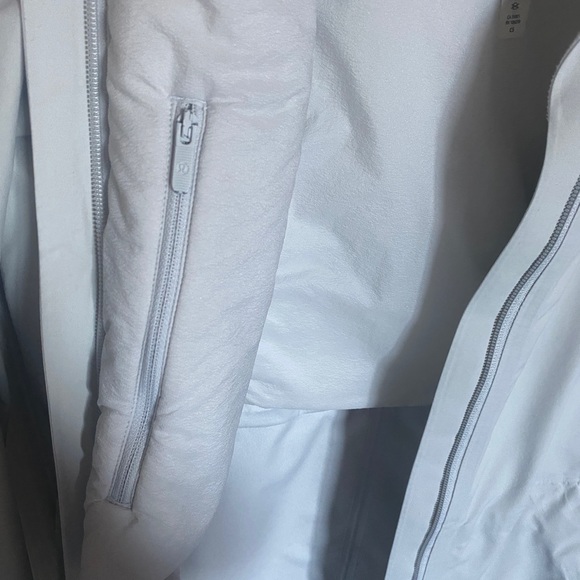 Lululemon Rain Jacket Size 2 - Picture 14 of 14